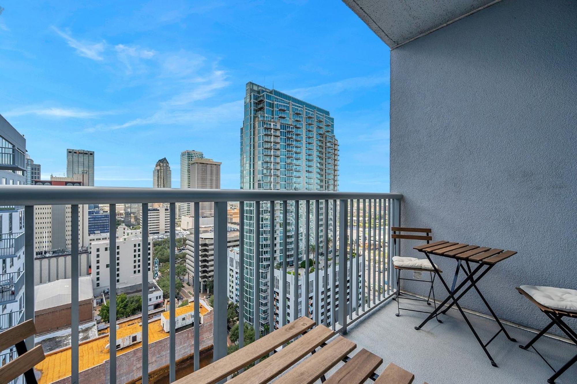 Luxury 1 Bedroom With Den Downtown Tampa Apt - City Views, Rooftop Pool, Workspace エクステリア 写真